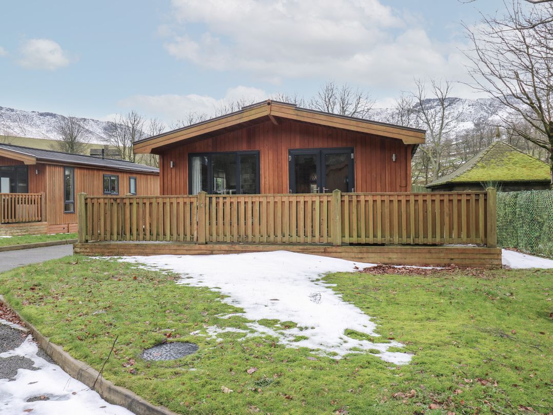 Dovestone Luxury Lodges (sleeps 4) - pets welcome
