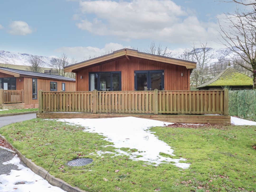 Dovestone Luxury Lodges (sleeps 4) - pets welcome