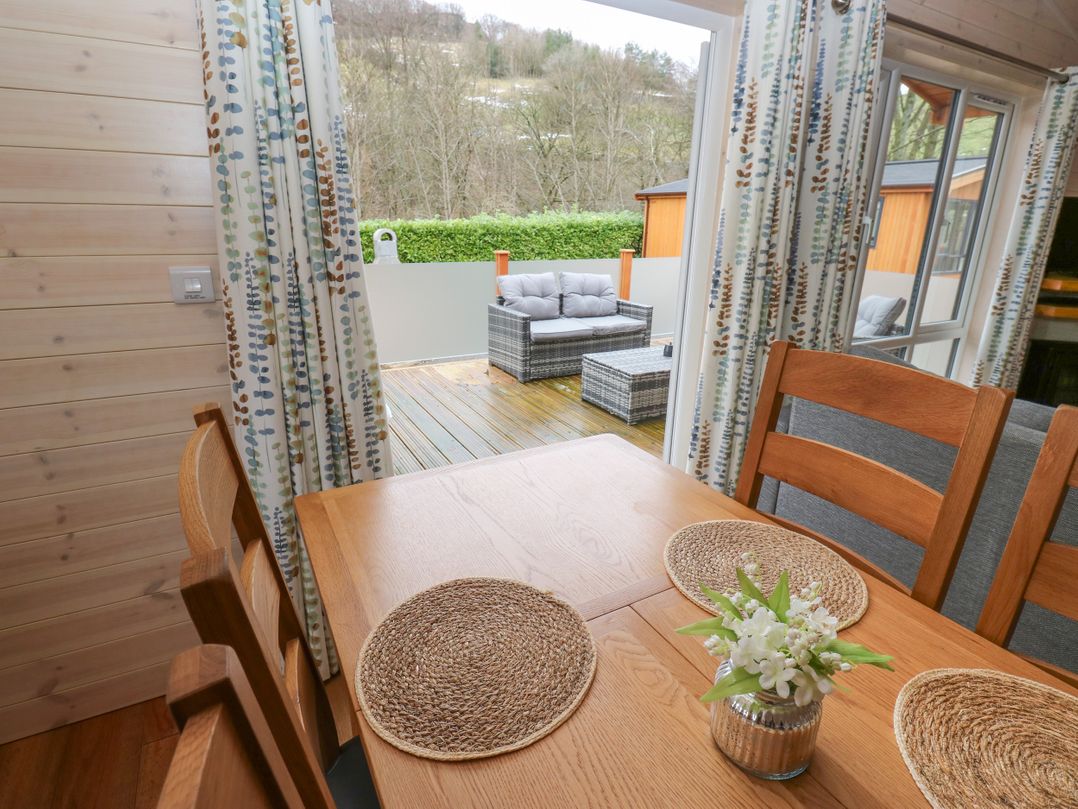 Dovestone Luxury Lodges (sleeps 4) - pets welcome