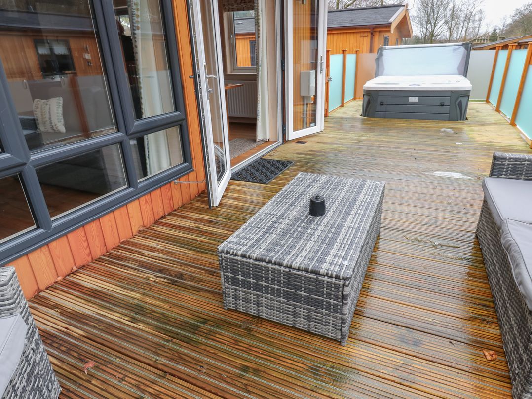 Dovestone Luxury Lodges (sleeps 4) - pets welcome
