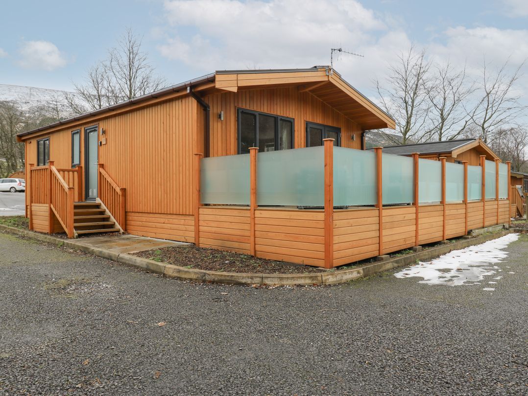 Dovestone Luxury Lodges (sleeps 4) - pets welcome