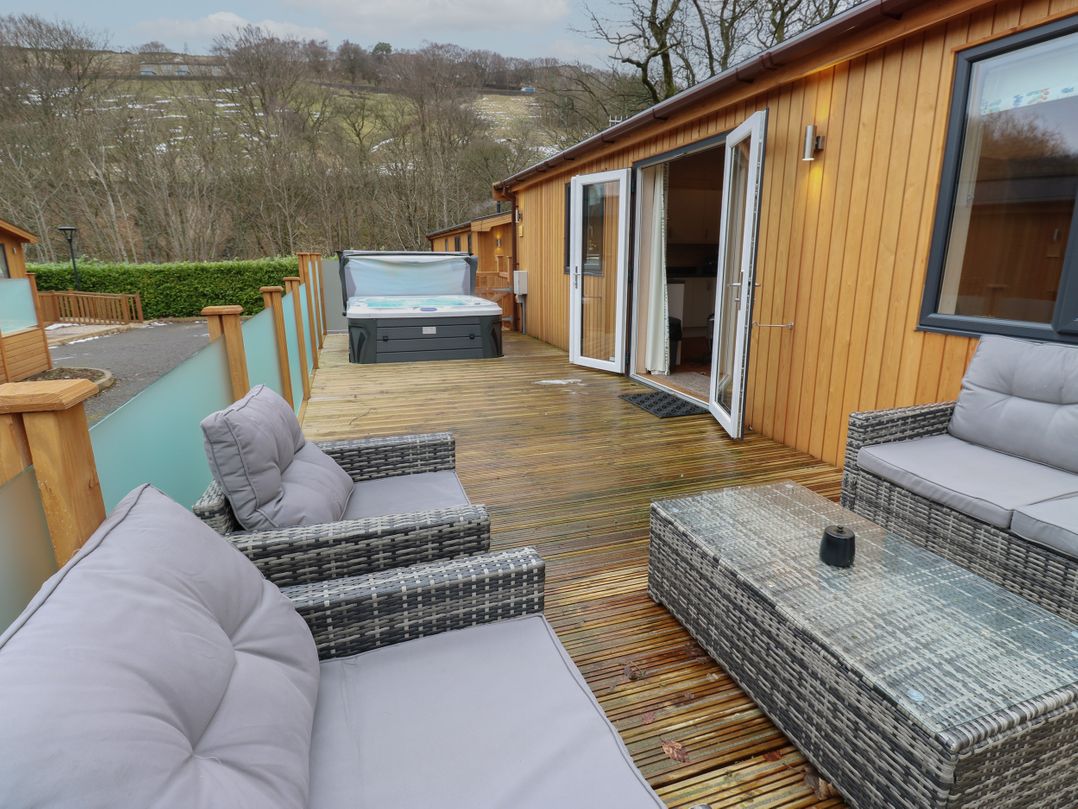 Dovestone Luxury Lodges (sleeps 4) - pets welcome