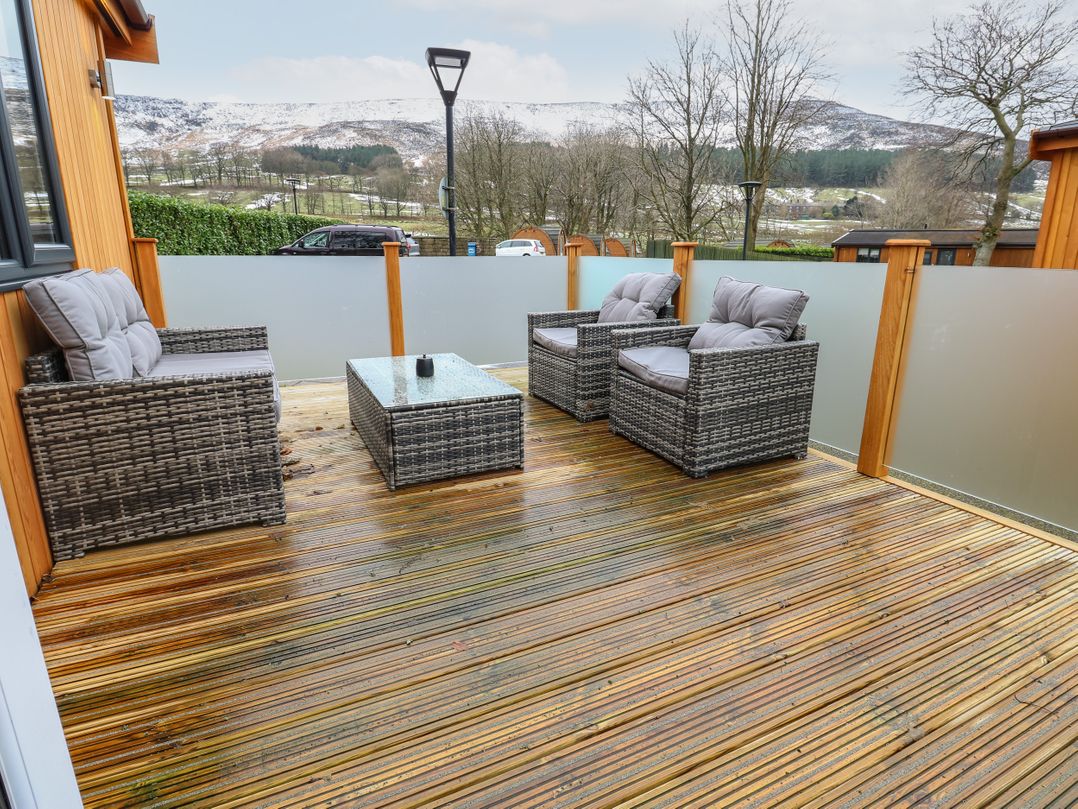 Dovestone Luxury Lodges (sleeps 4) - pets welcome
