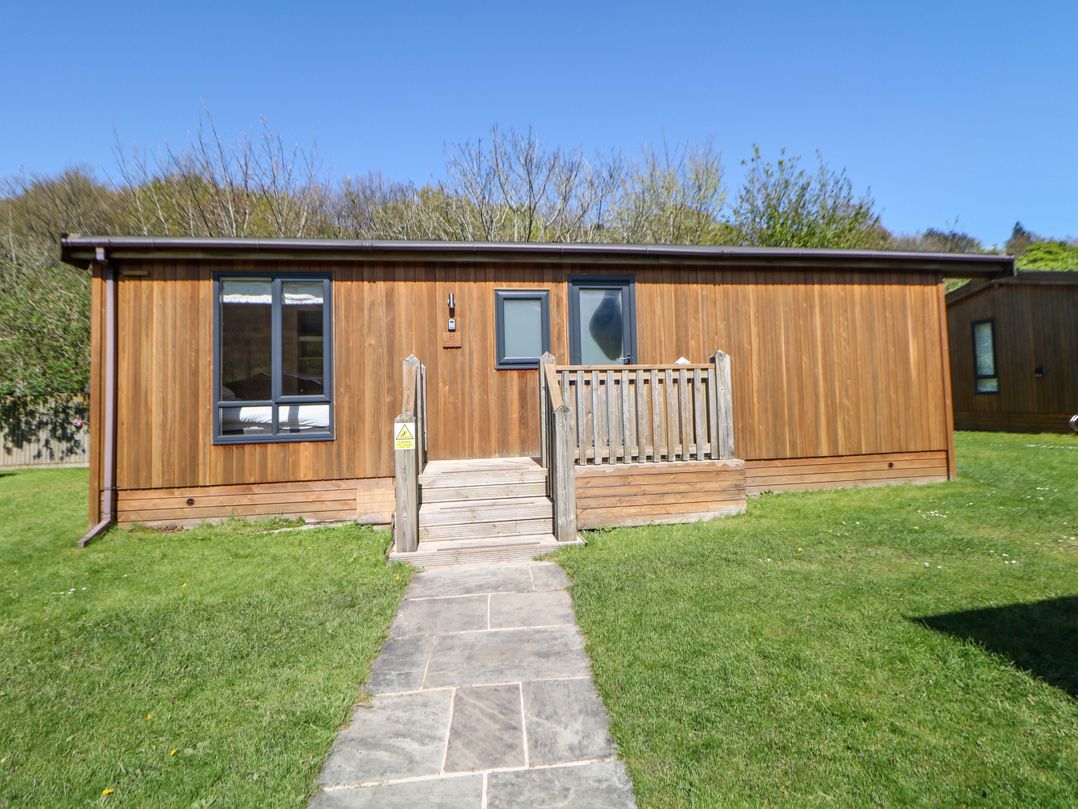 Dovestone Luxury Lodges (sleeps 6) - pet free