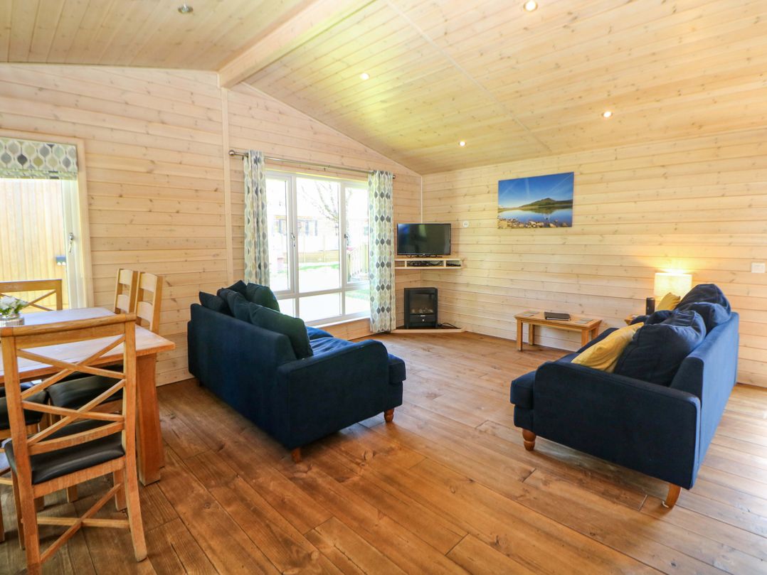 Dovestone Luxury Lodges (sleeps 6) - pet free