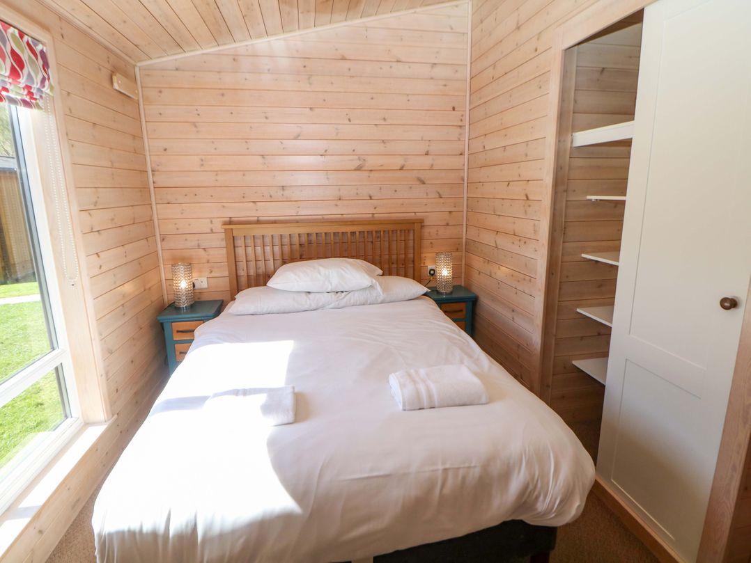 Dovestone Luxury Lodges (sleeps 6) - pet free
