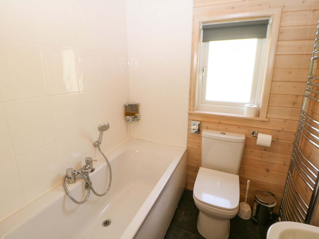 Dovestone Luxury Lodges (sleeps 6) - pet free