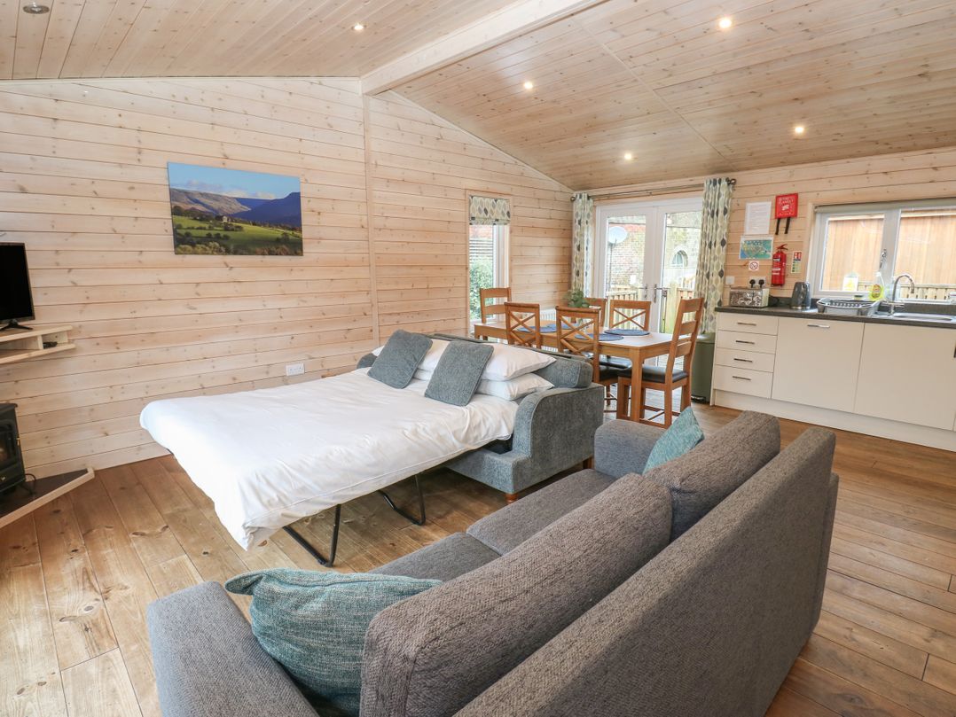 Dovestone Luxury Lodges (sleeps 6) - pet free