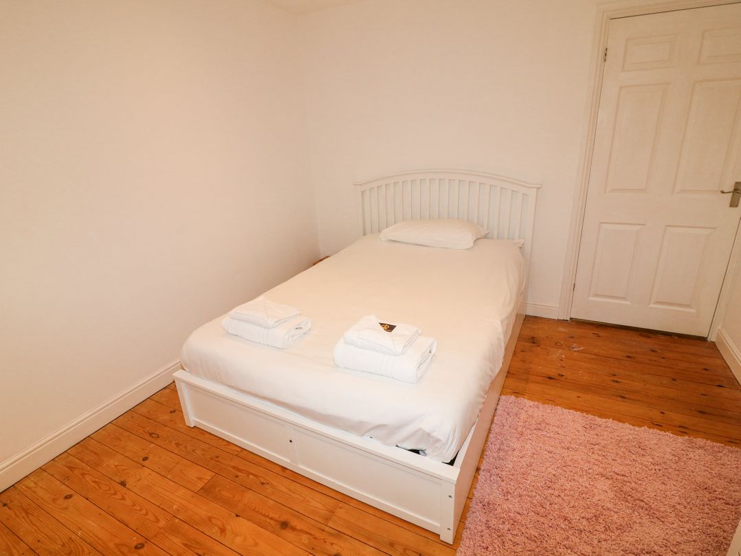 6 Fidlers Close