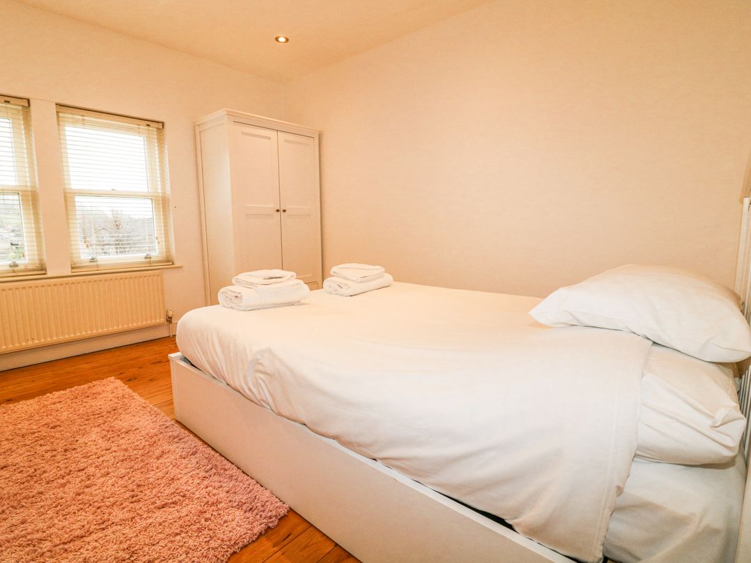 6 Fidlers Close