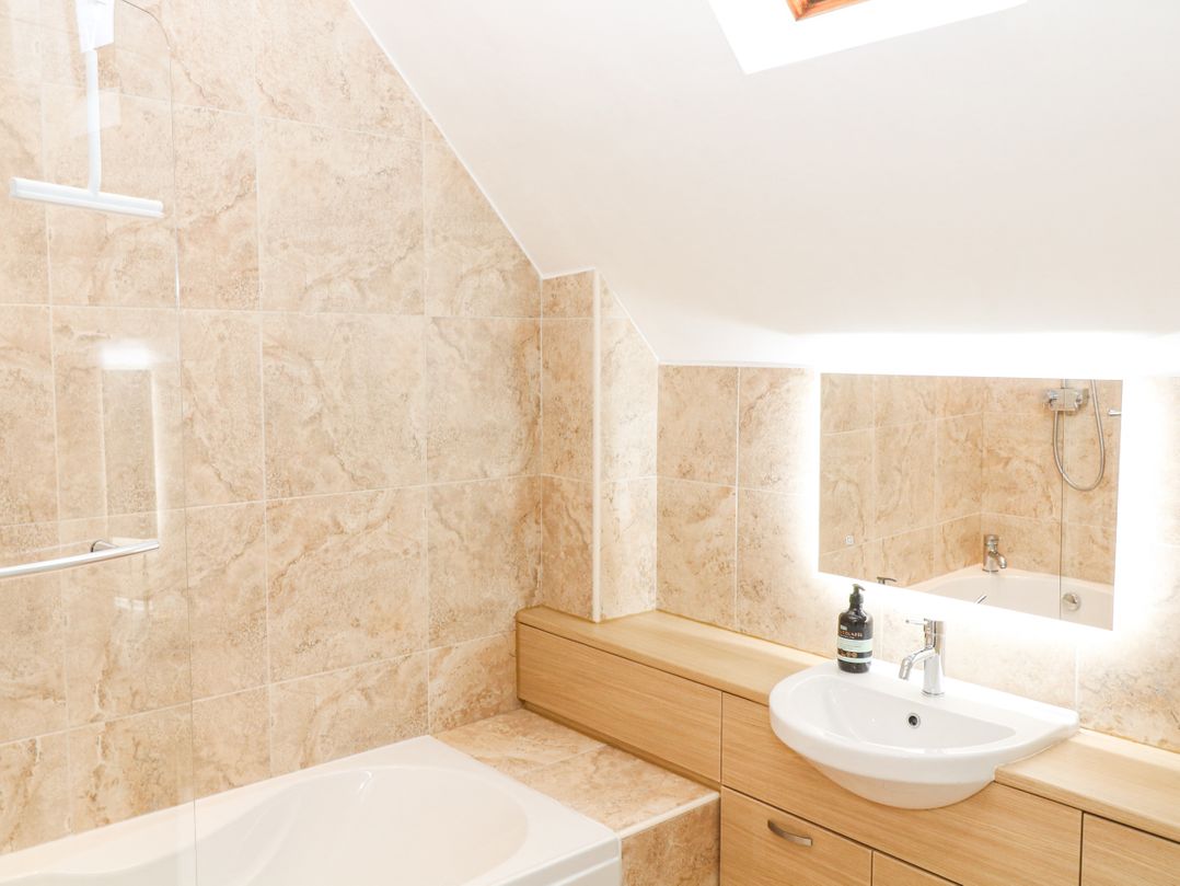 6 Fidlers Close