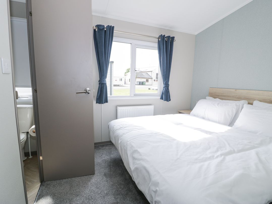 Manor House Gold 2 Bedroom (05F)