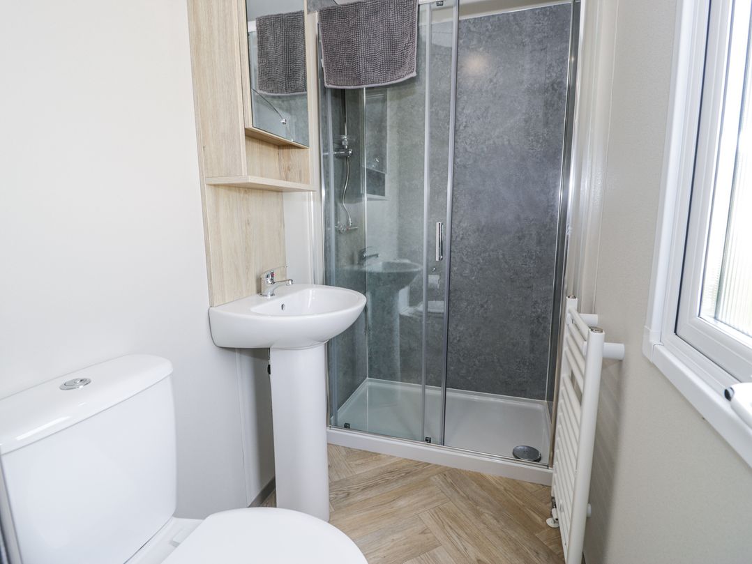 Manor House Gold 2 Bedroom (05F)