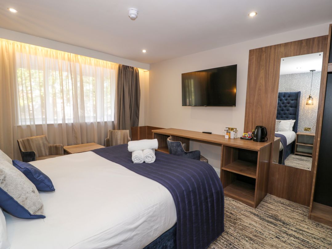 King Hotel Room