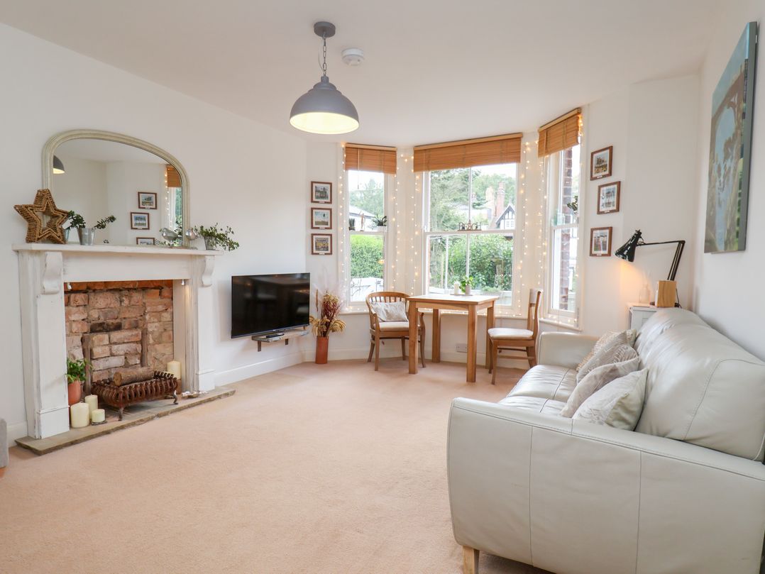 Dog friendly cottage in Scarborough, North Yorkshire - Sleeps 2