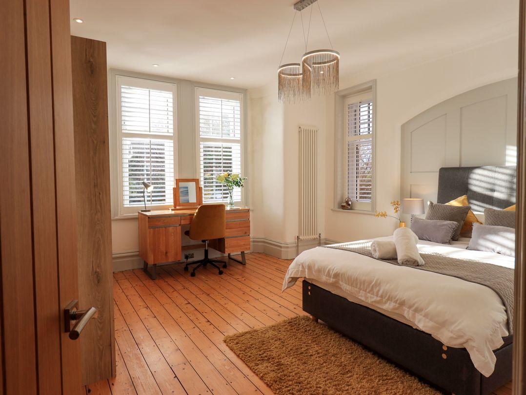 Clifton Drive Apartment