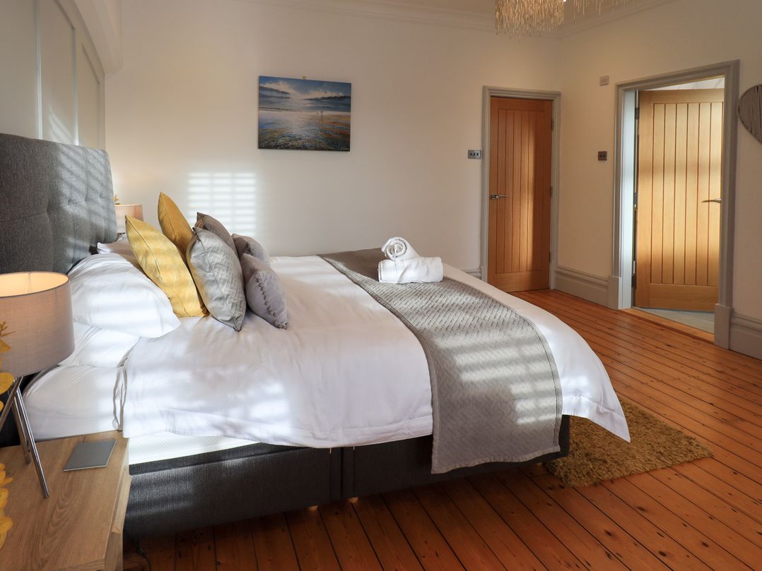 Clifton Drive Apartment