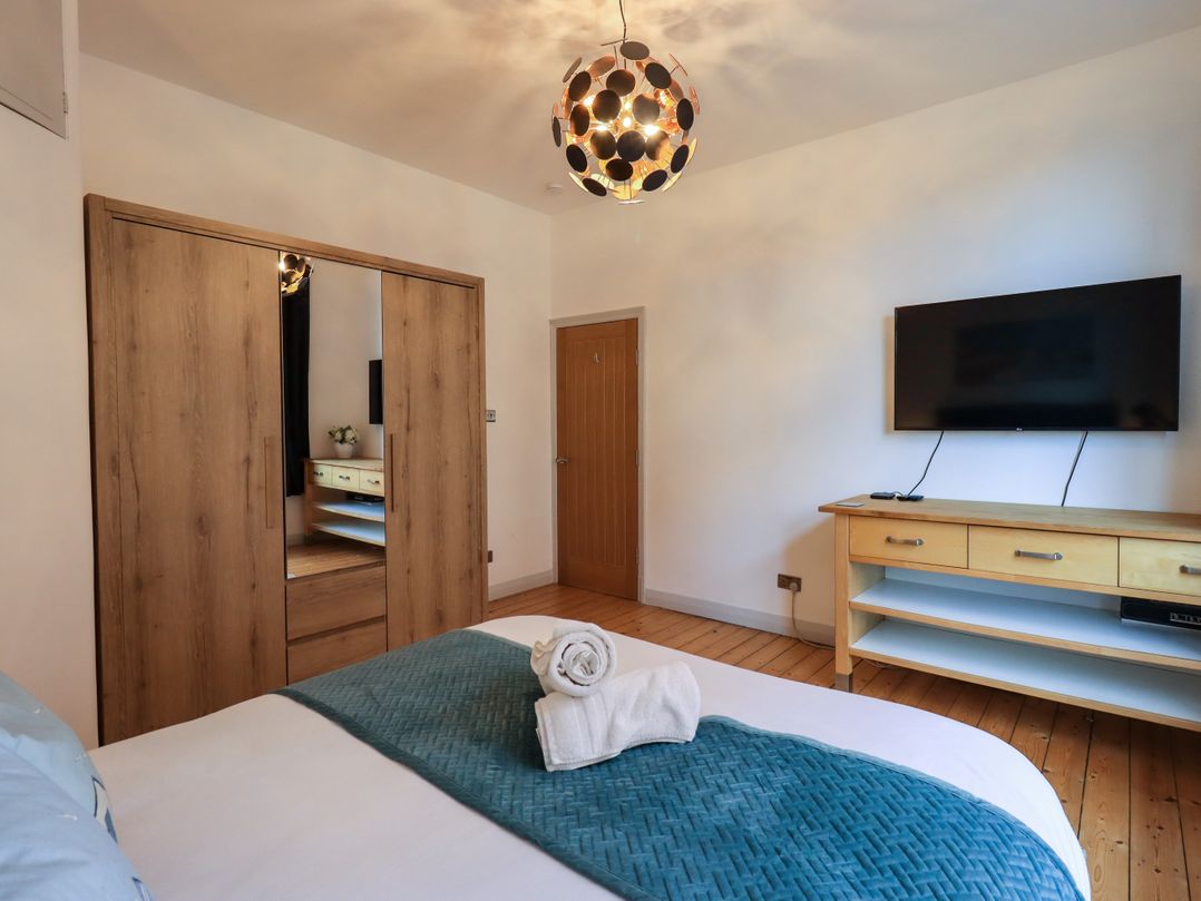 Clifton Drive Apartment