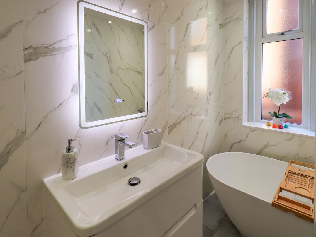 Clifton Drive Apartment