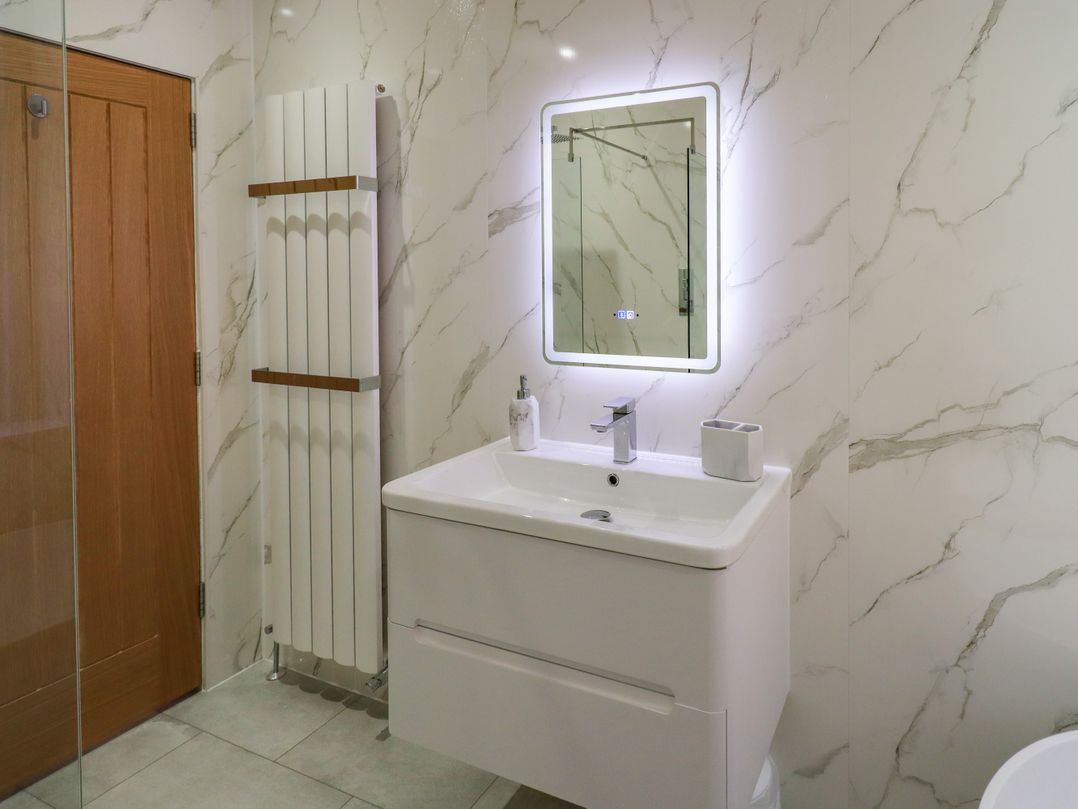 Clifton Drive Apartment