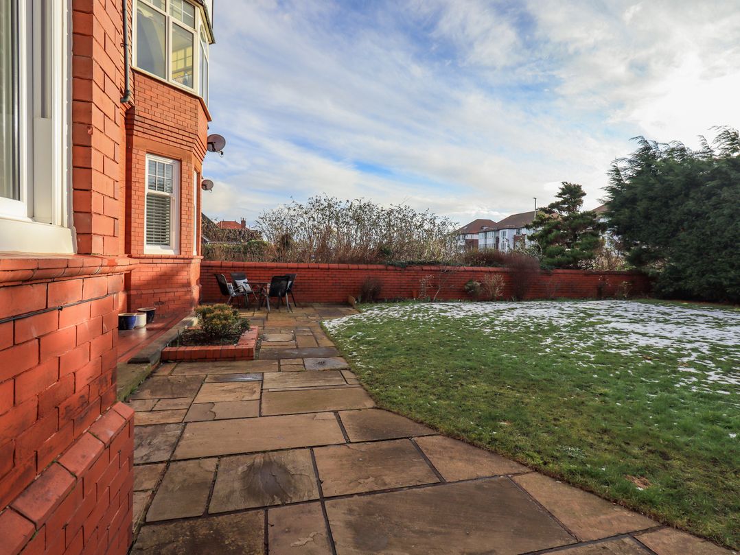 Clifton Drive Apartment