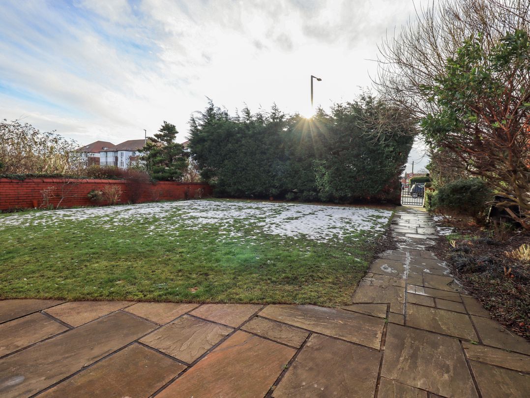 Clifton Drive Apartment