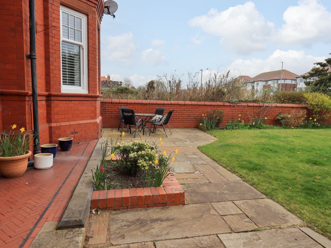Clifton Drive Apartment