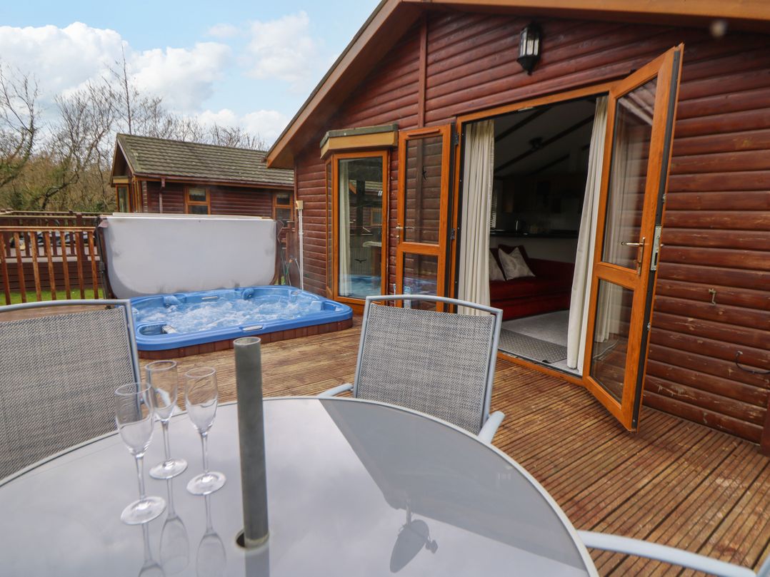 2 Riverside Lodge