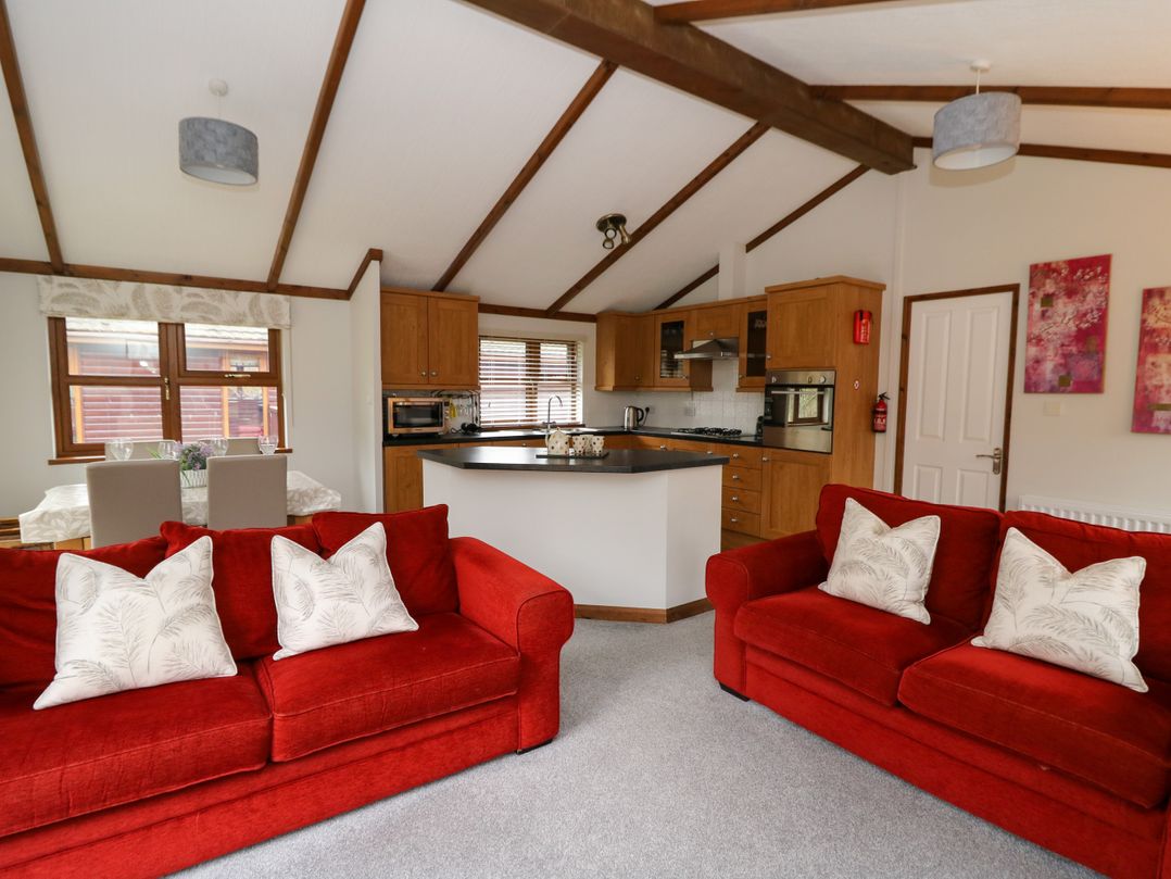 2 Riverside Lodge