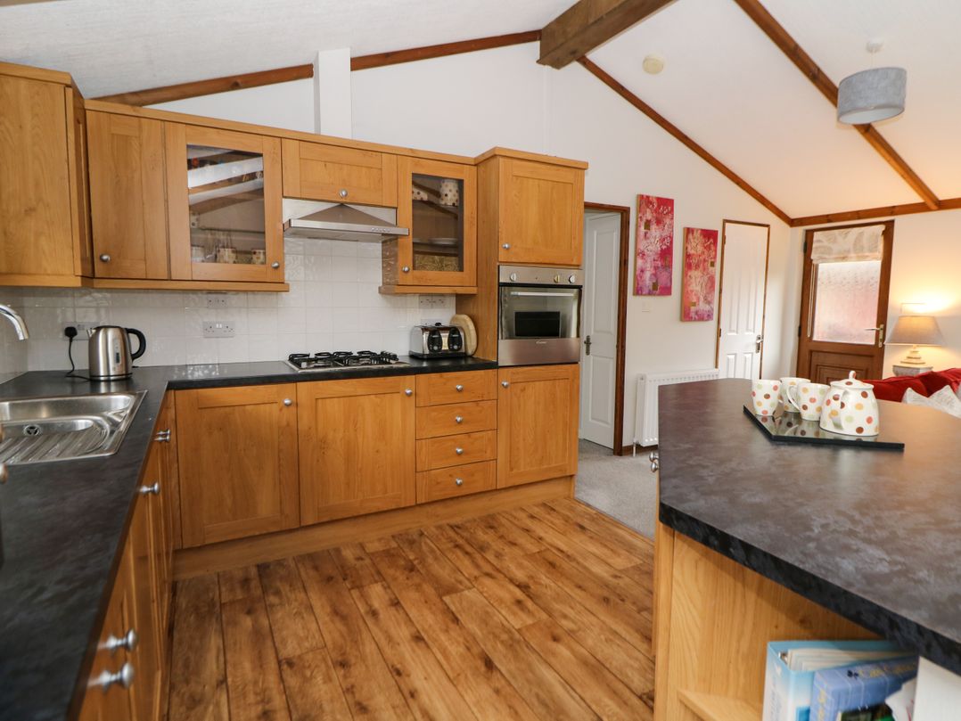 2 Riverside Lodge