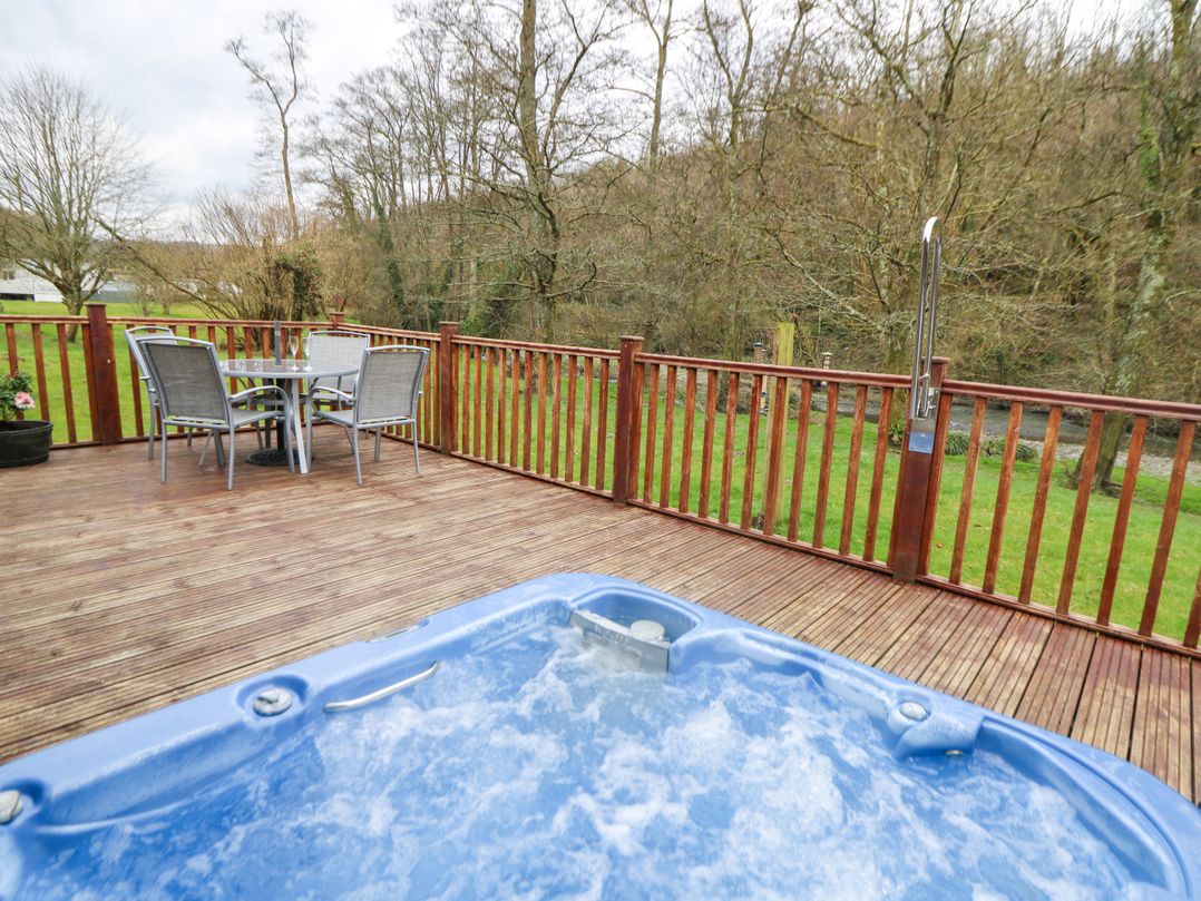 2 Riverside Lodge