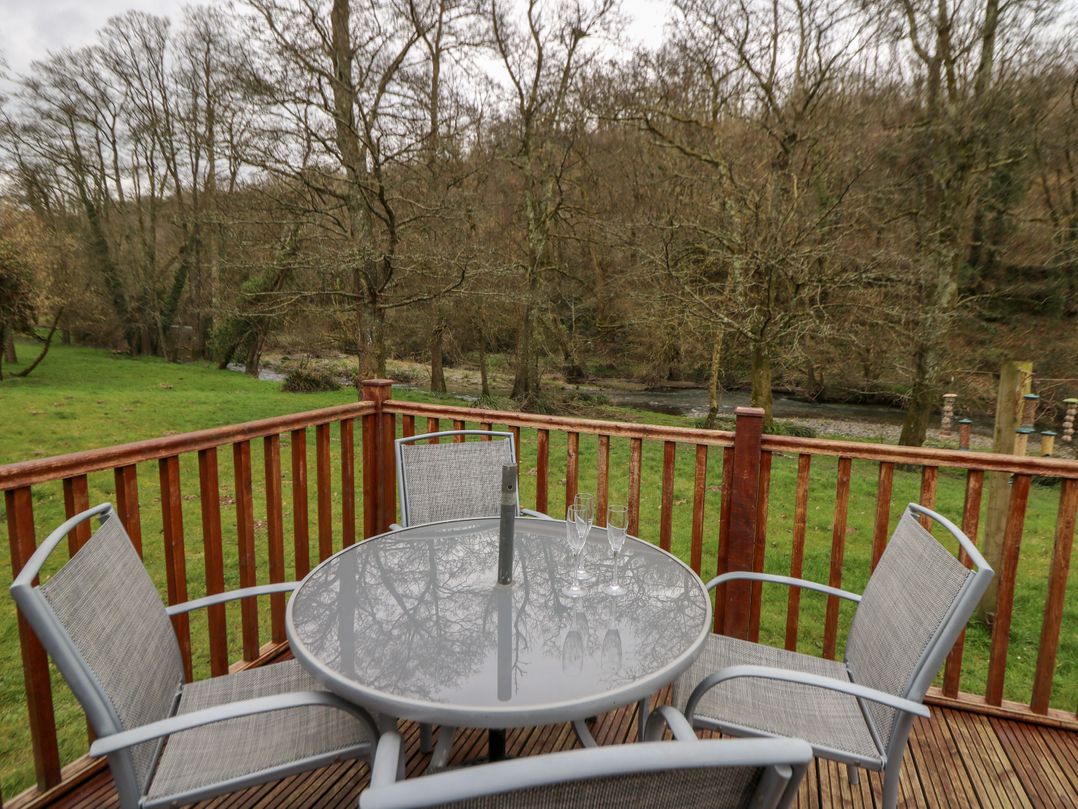 2 Riverside Lodge