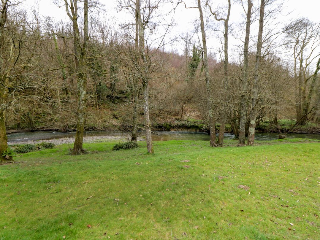 2 Riverside Lodge