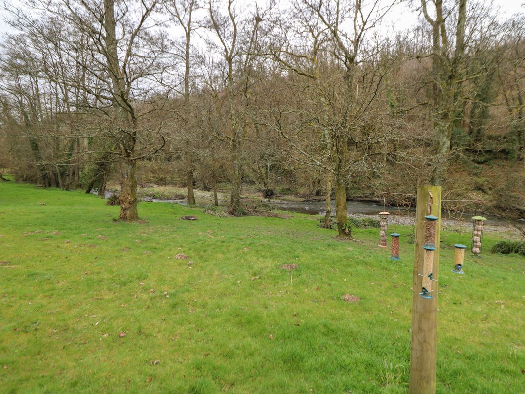 2 Riverside Lodge
