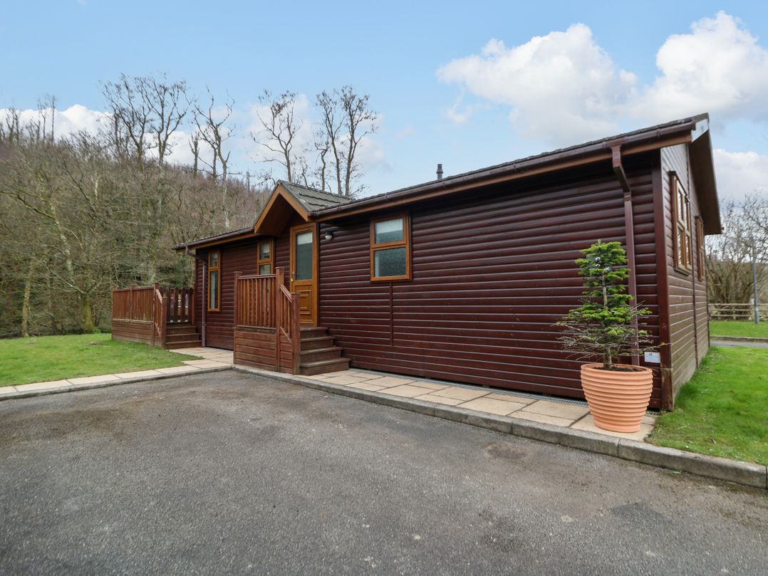 2 Riverside Lodge