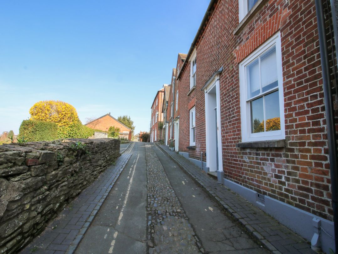 10 Upper Linney