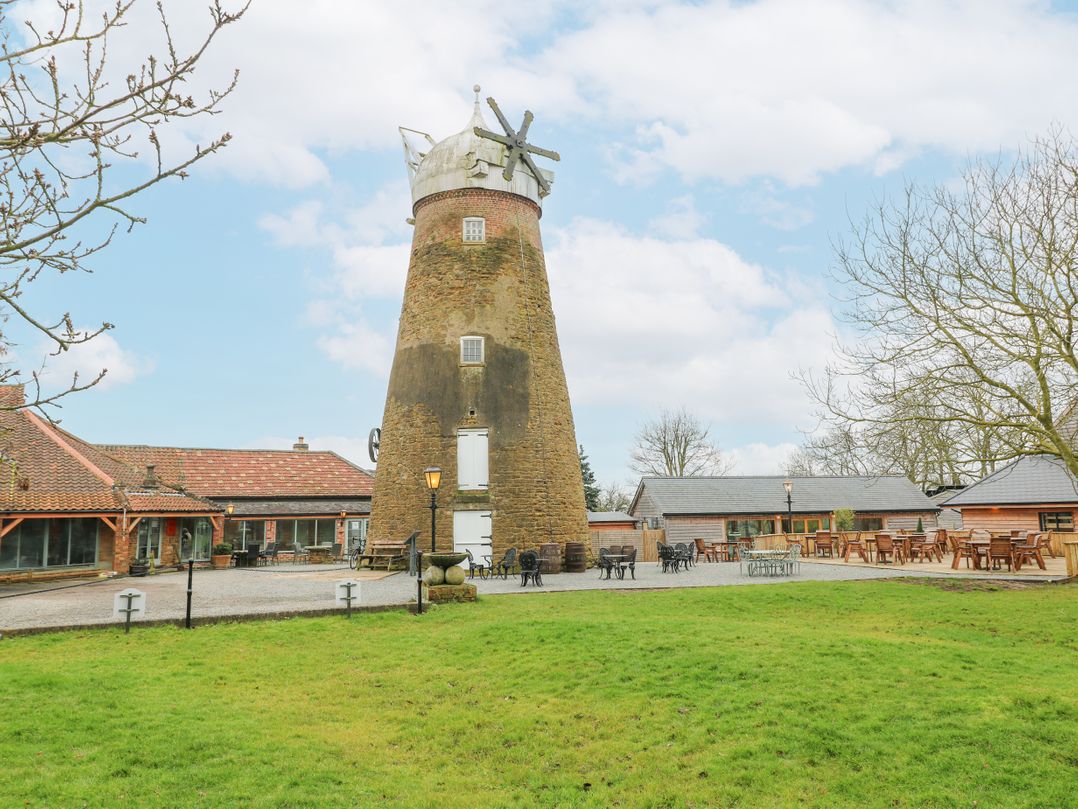 The Oak Room - Windmill Country Retreats