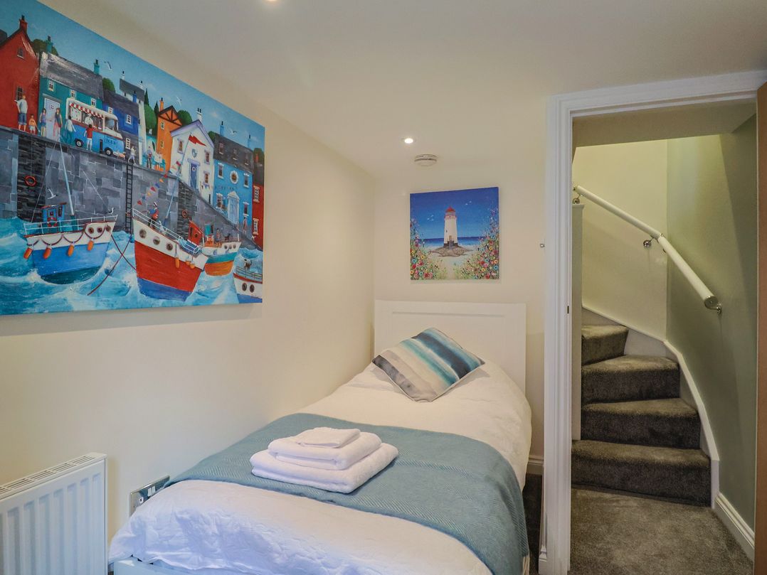 Flat 2 The Cedars