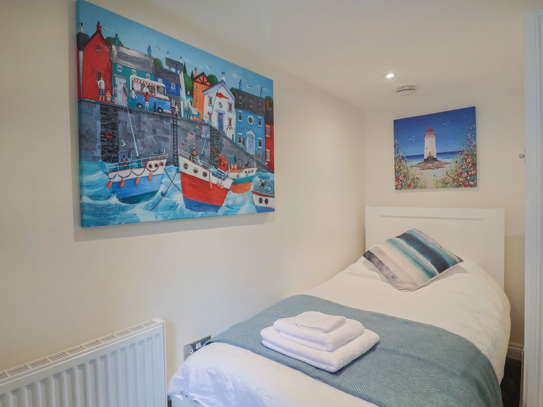 Flat 2 The Cedars