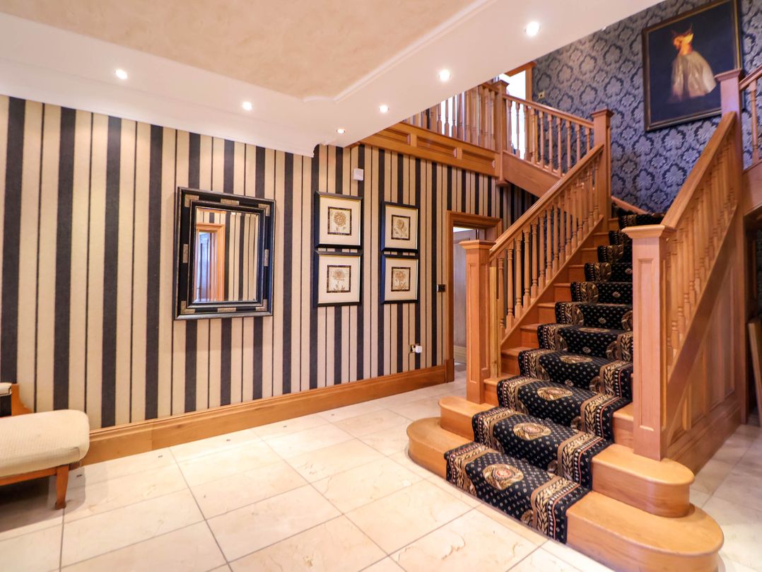 Mount House