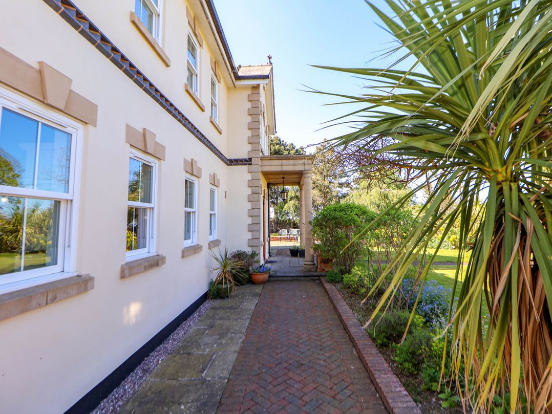 Mount House
