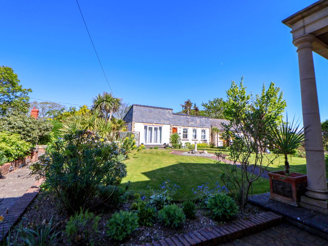 Mount House