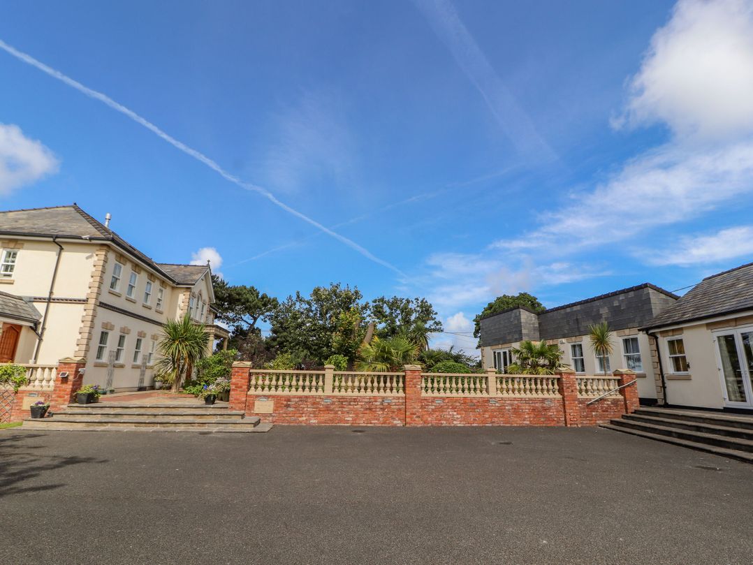 Mount House