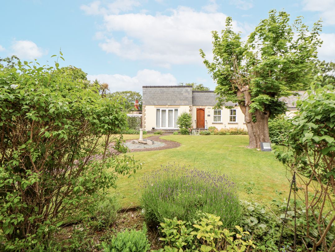 Mount House