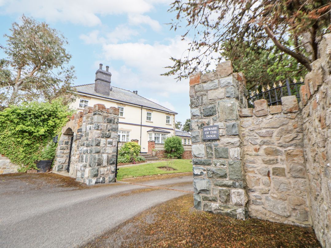 Mount House