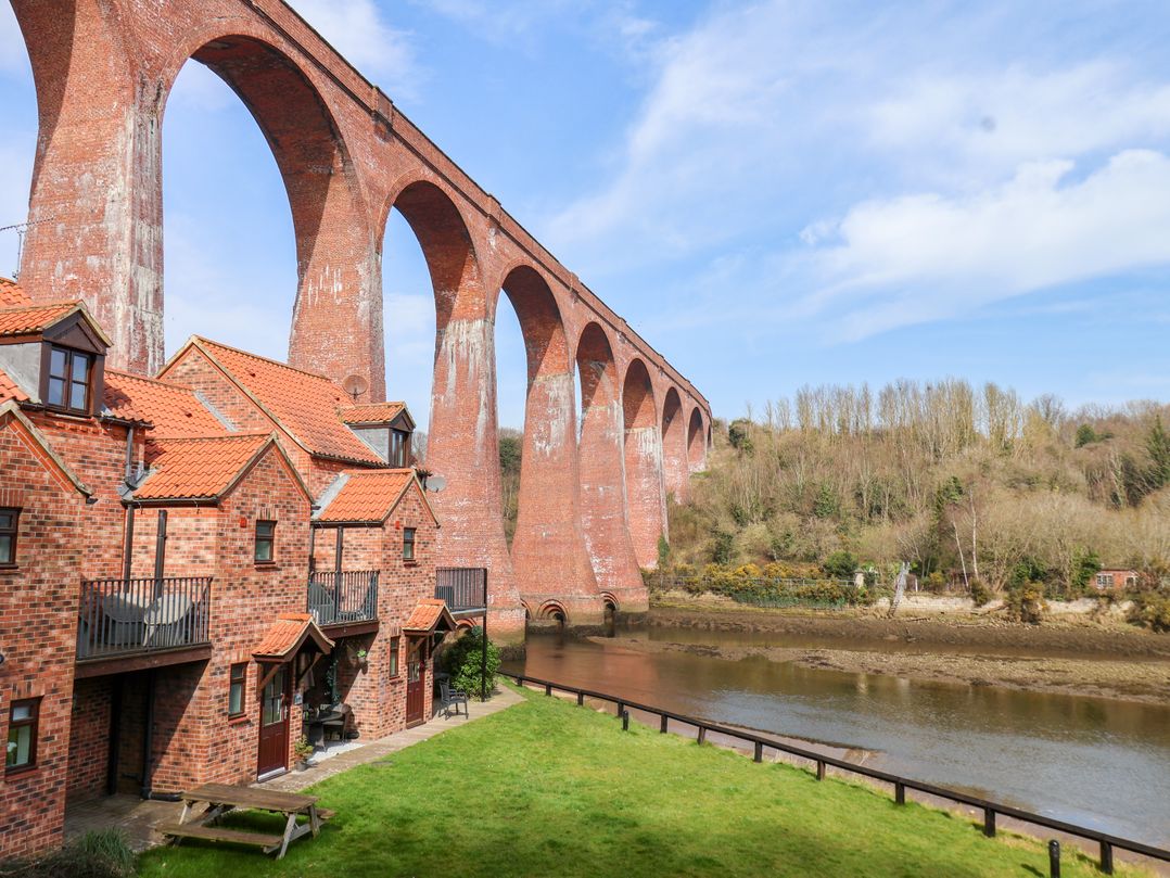 No.18 Riverside Walk (Kingfisher)
