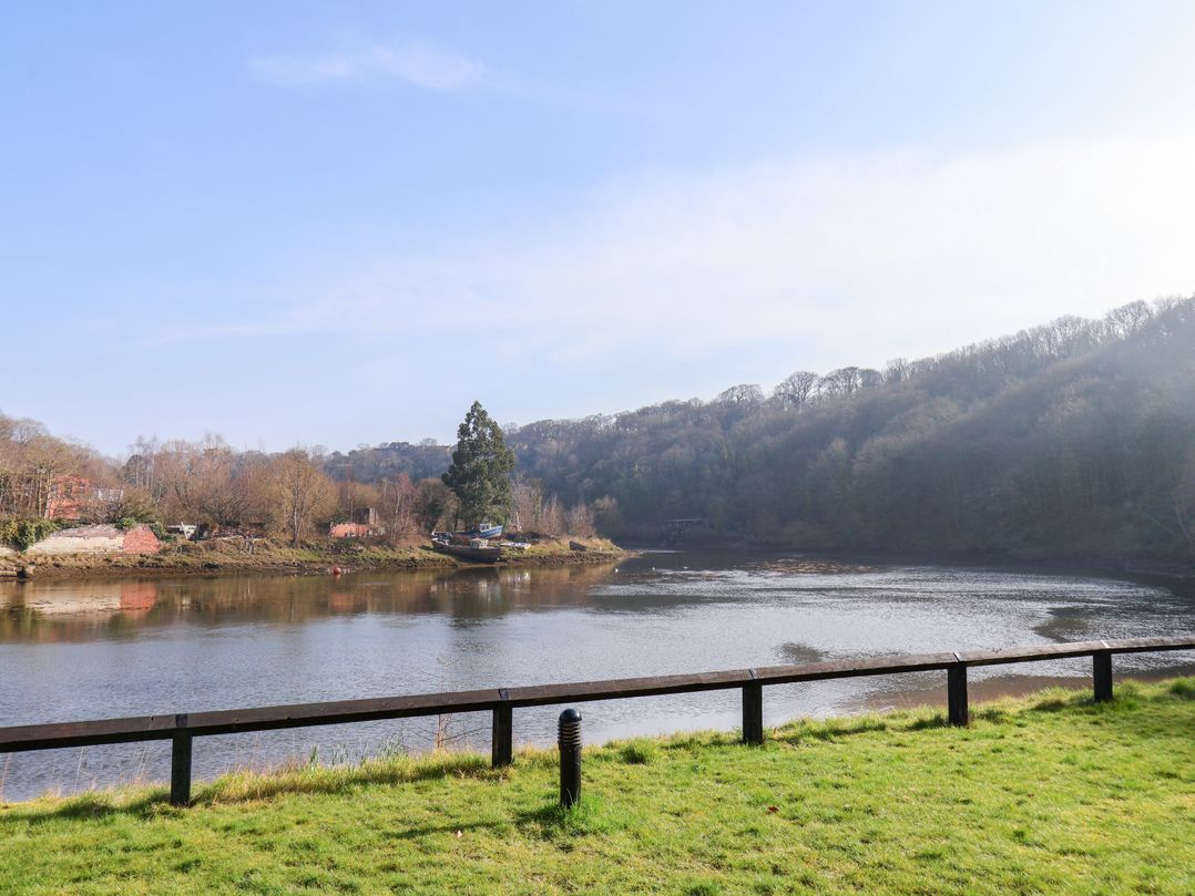 No.18 Riverside Walk (Kingfisher)
