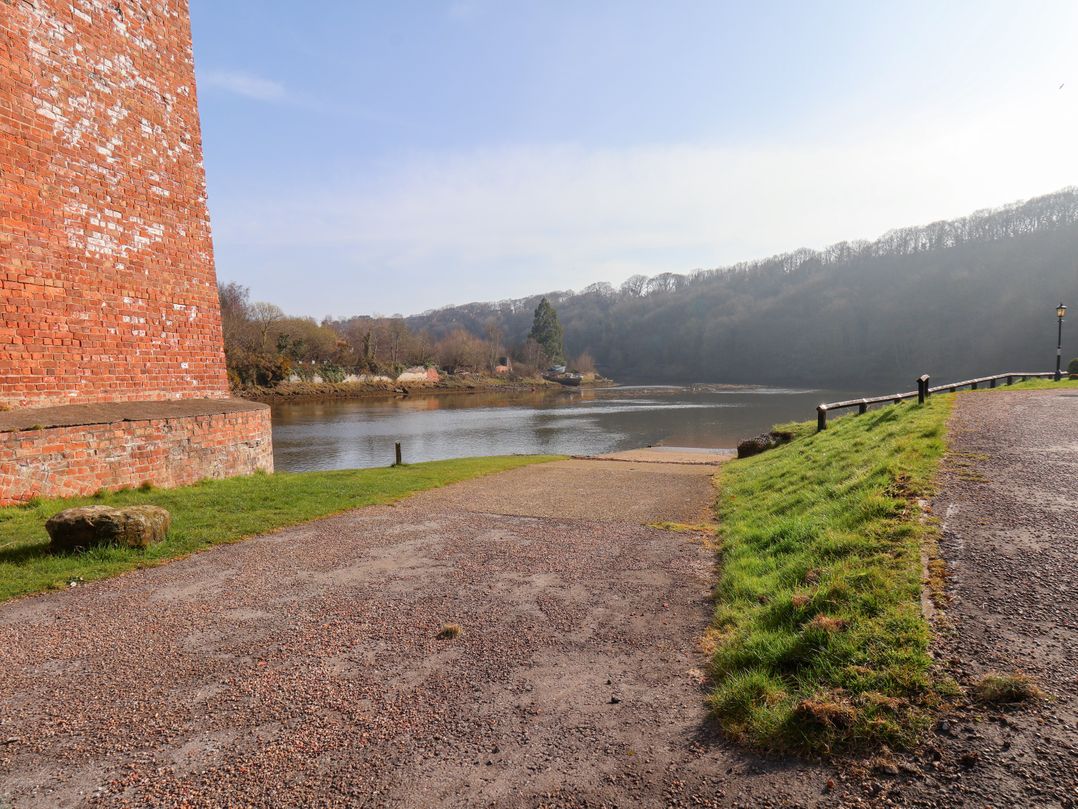 No.18 Riverside Walk (Kingfisher)