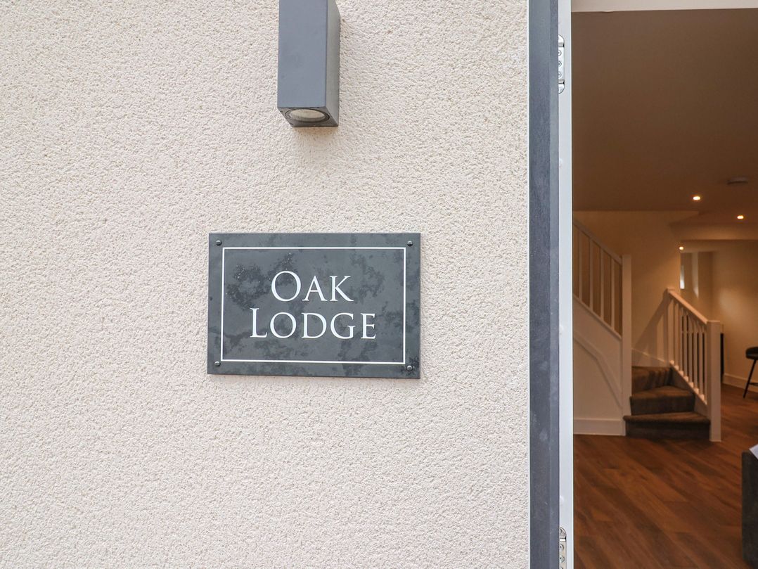 Oak Lodge