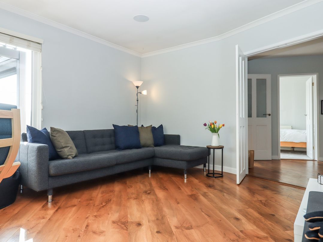 15 Summerland Avenue